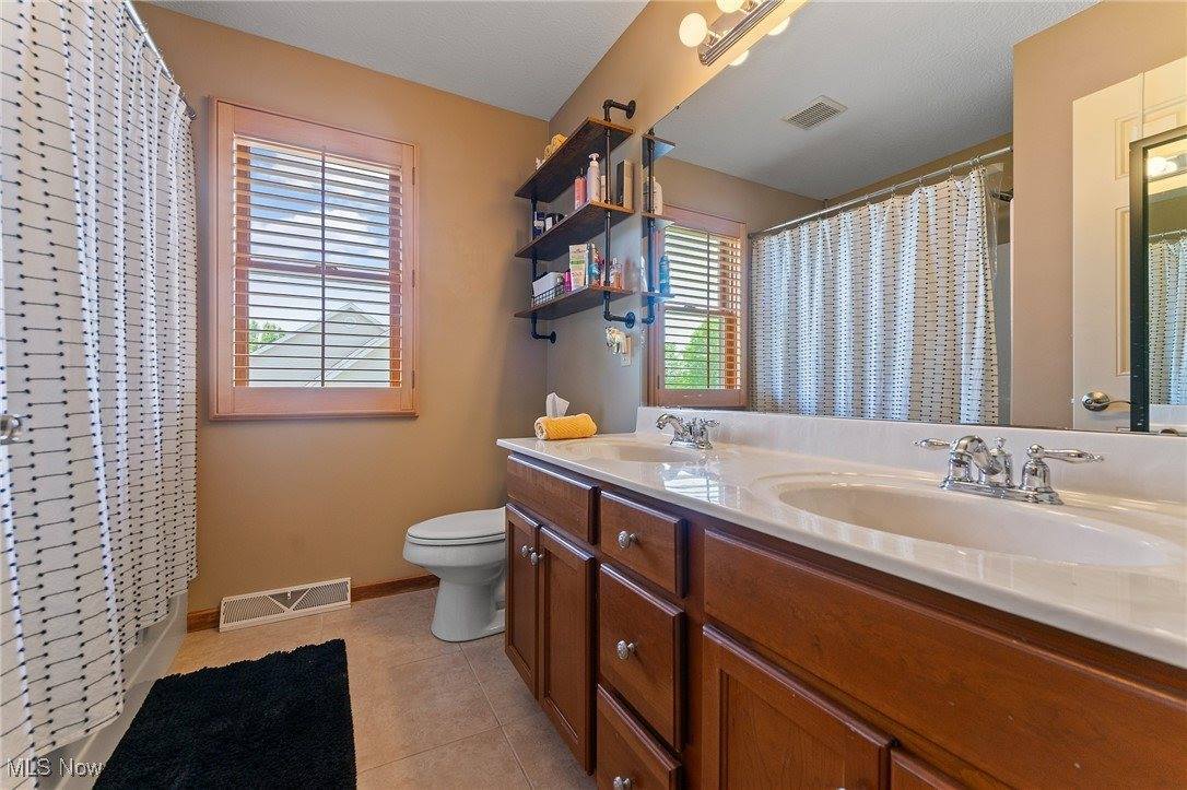 73 Lake Wobegon Drive, Canfield, OH 44406