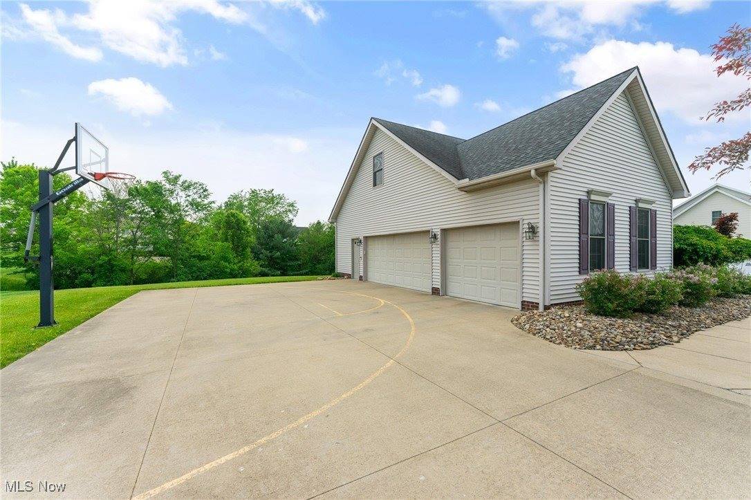 73 Lake Wobegon Drive, Canfield, OH 44406