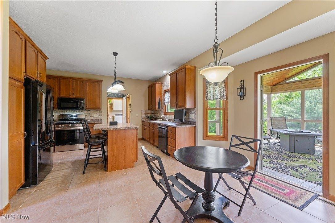 73 Lake Wobegon Drive, Canfield, OH 44406