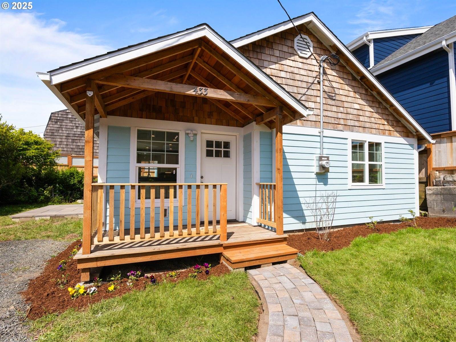 433 NW Hurbert St, Newport, OR 97365