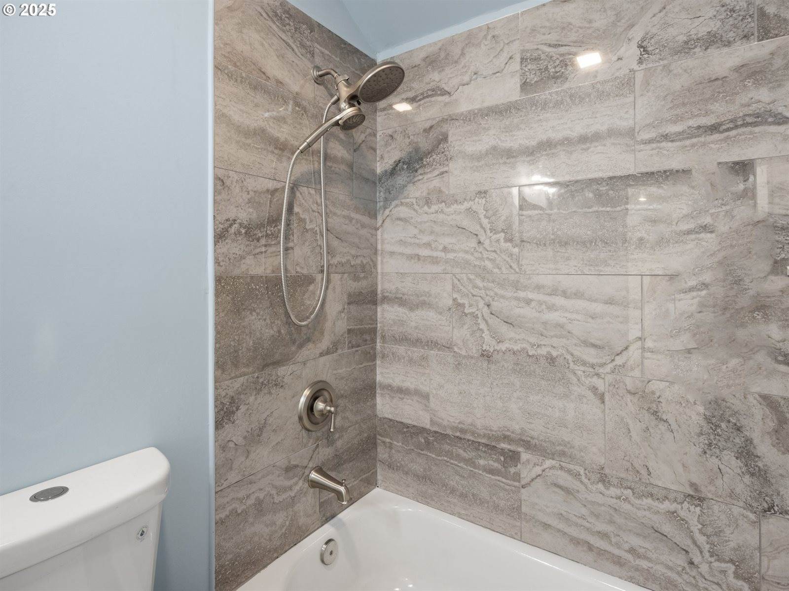 433 NW Hurbert St, Newport, OR 97365