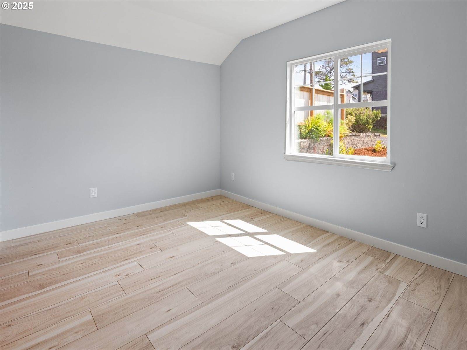 433 NW Hurbert St, Newport, OR 97365