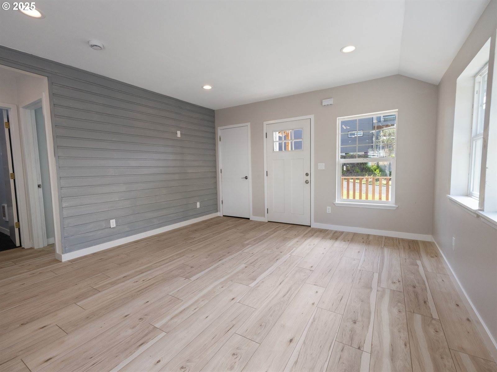 433 NW Hurbert St, Newport, OR 97365