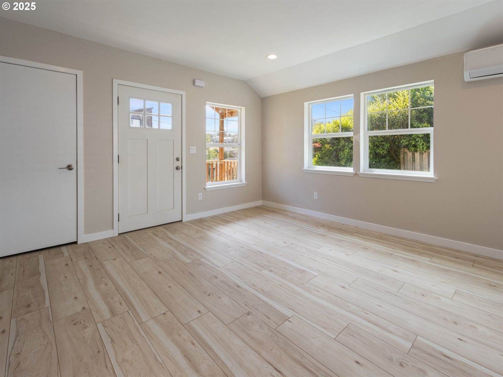 433 NW Hurbert St, Newport, OR 97365