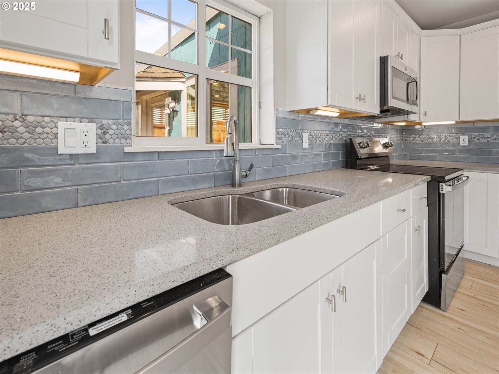 433 NW Hurbert St, Newport, OR 97365