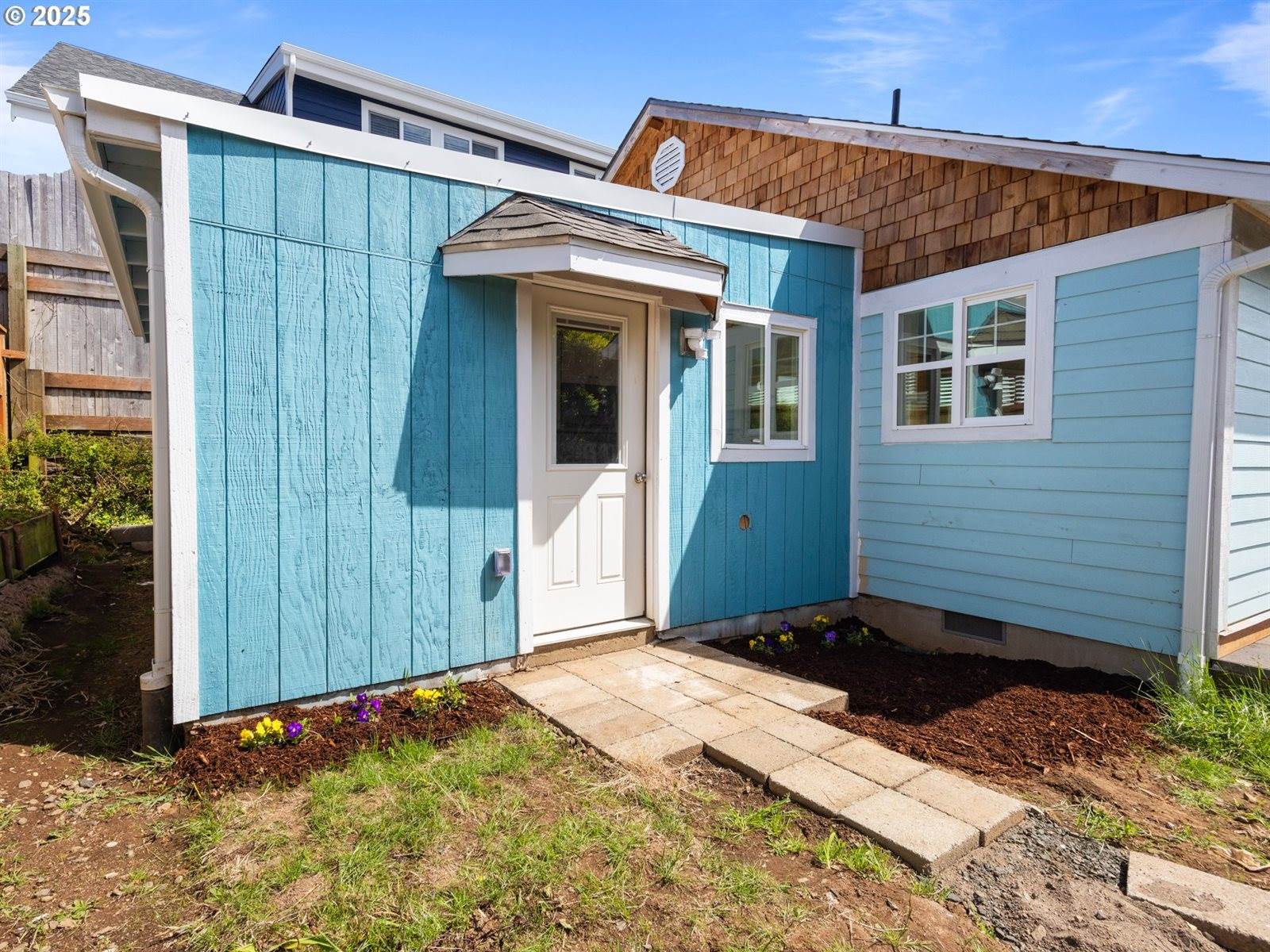 433 NW Hurbert St, Newport, OR 97365