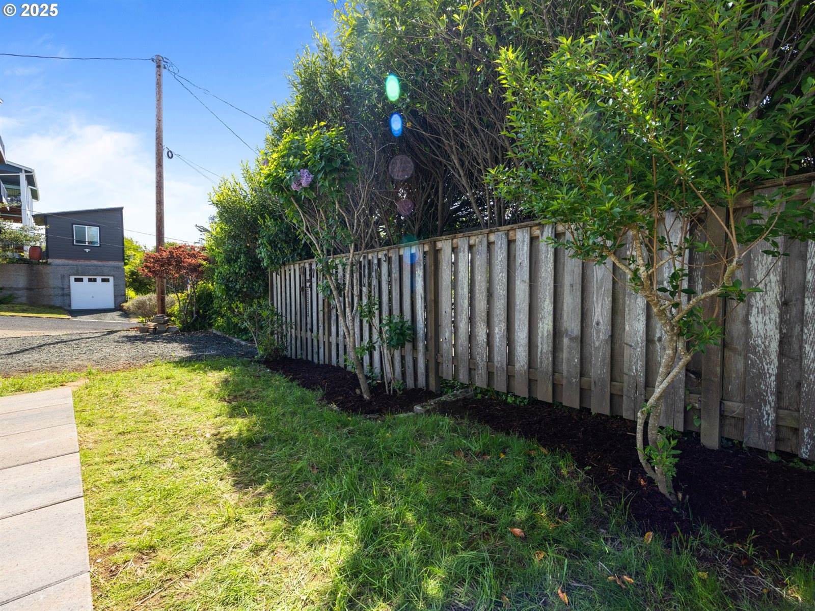 433 NW Hurbert St, Newport, OR 97365