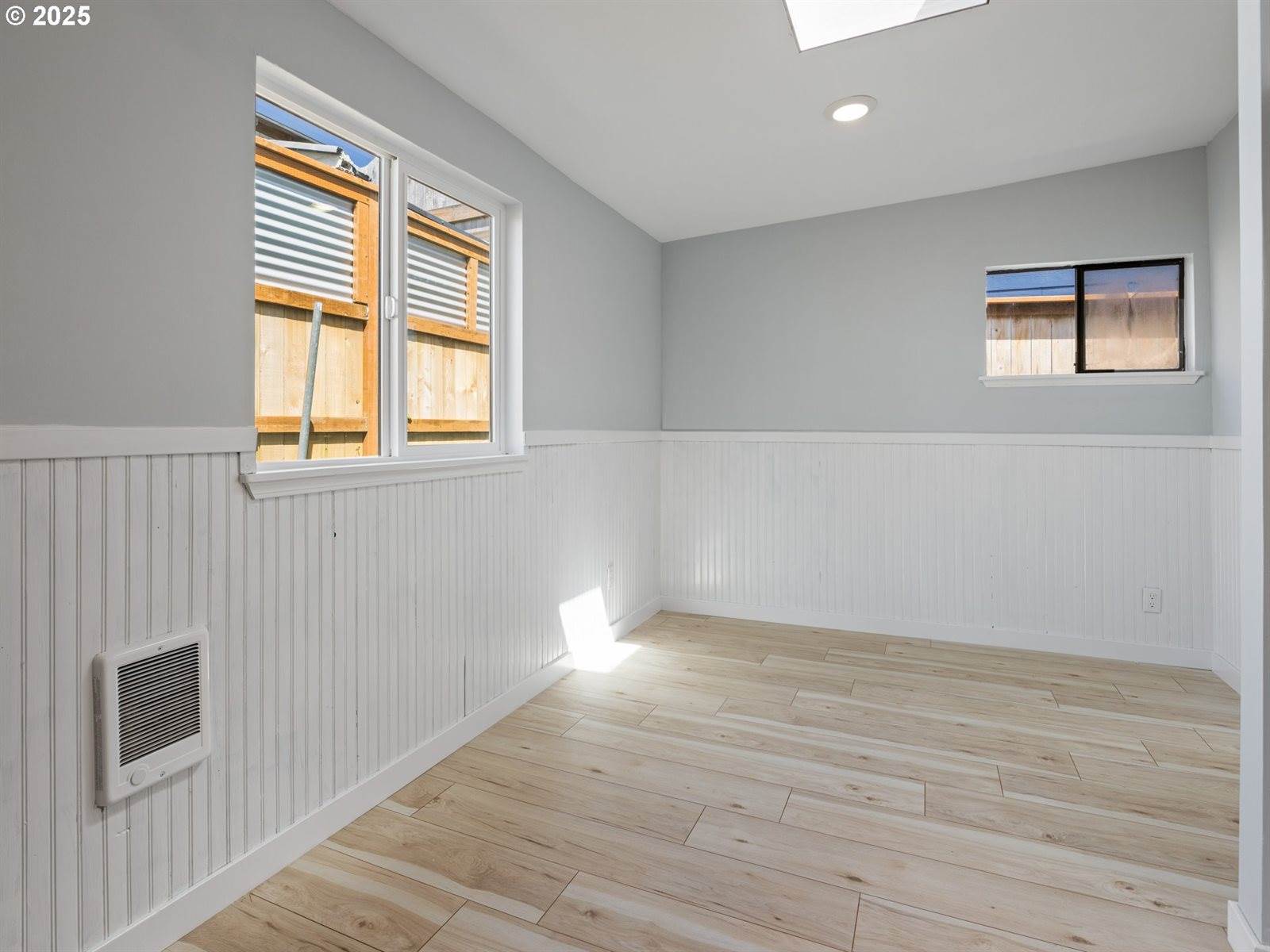 433 NW Hurbert St, Newport, OR 97365