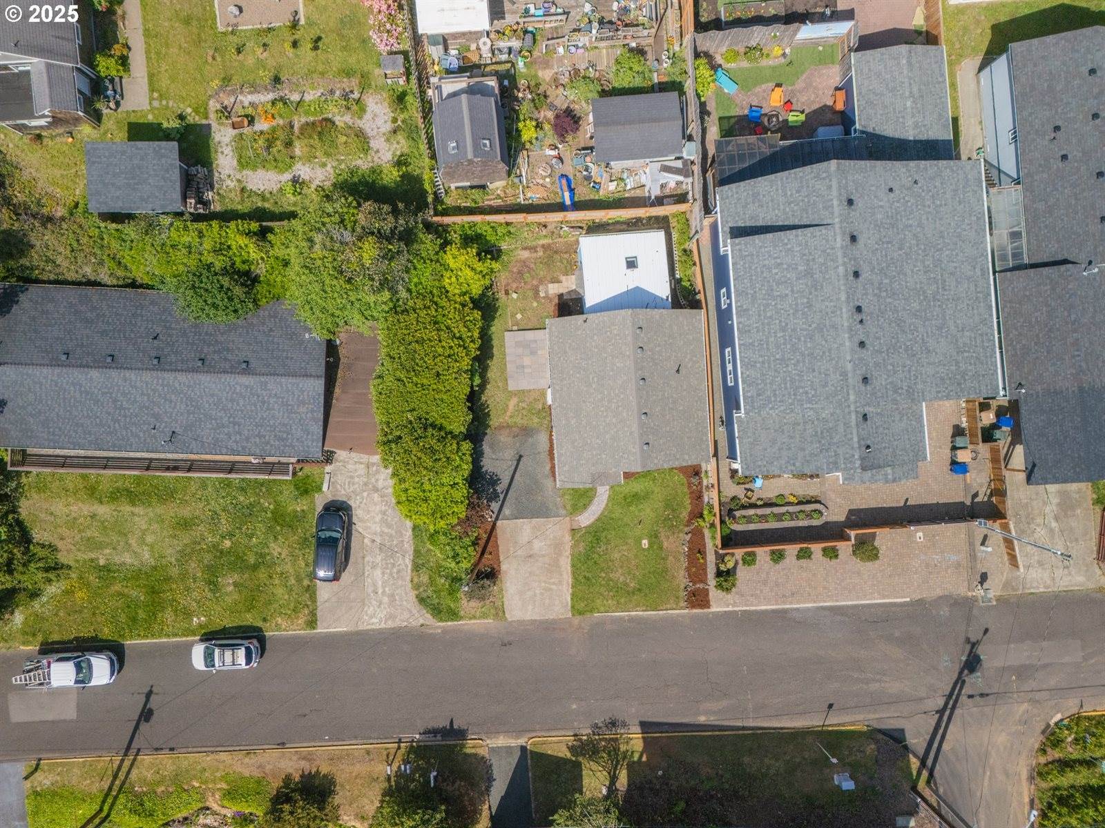 433 NW Hurbert St, Newport, OR 97365