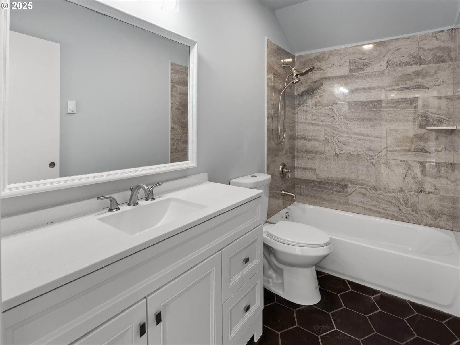 433 NW Hurbert St, Newport, OR 97365