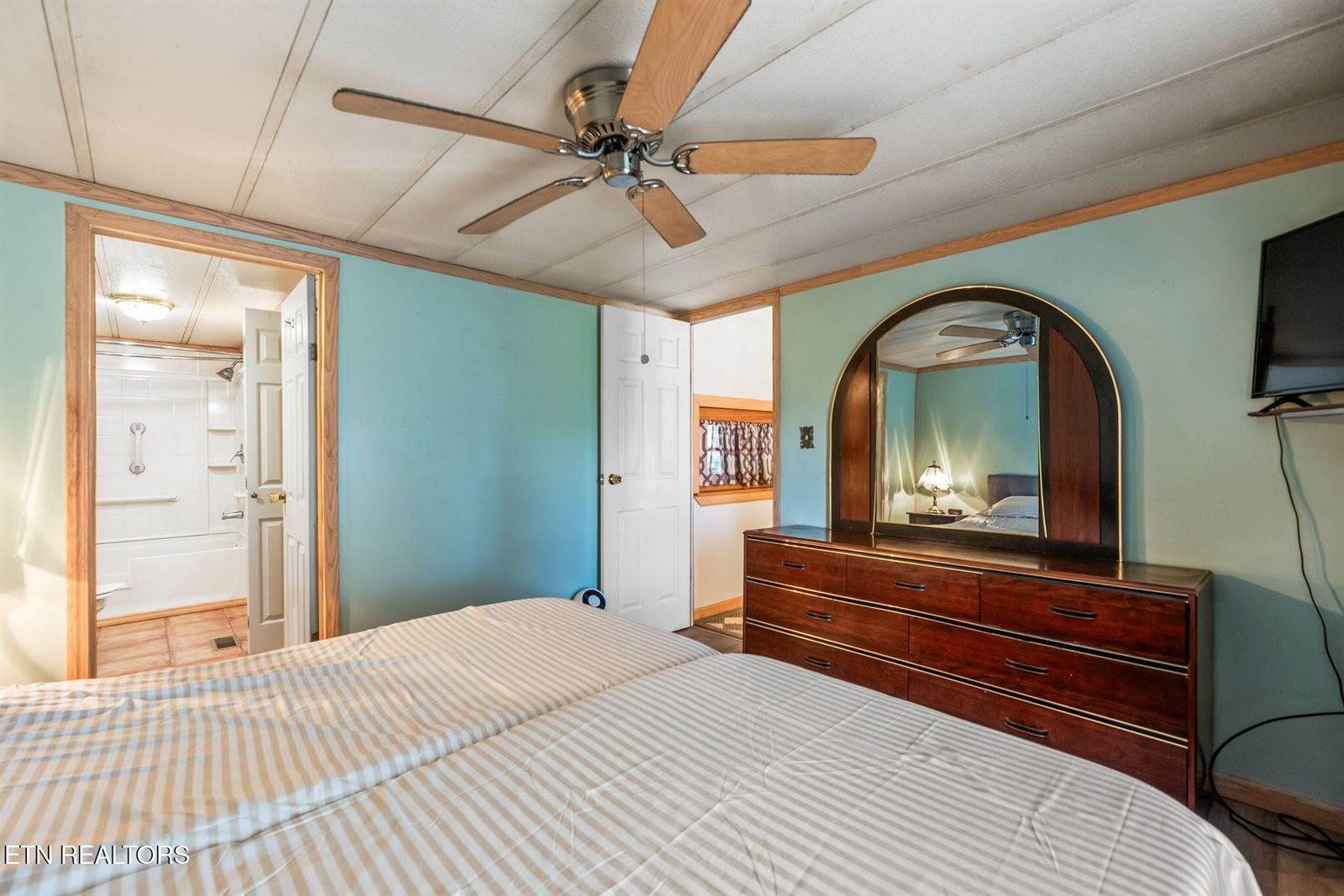 348 Beechwood Lane, Clinton, TN 37716