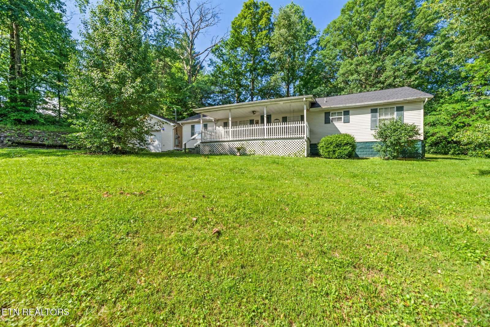 348 Beechwood Lane, Clinton, TN 37716
