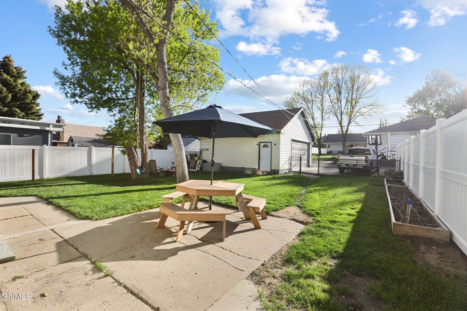 519 3rd Avenue East, Williston, ND 58801