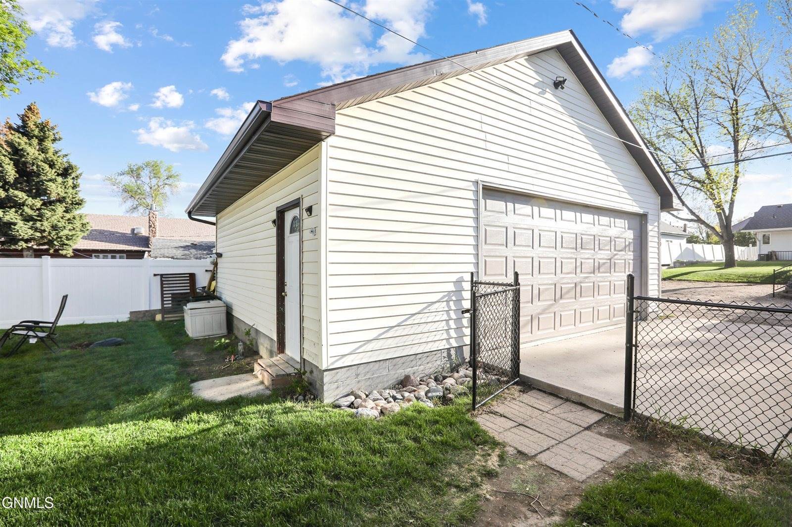 519 3rd Avenue East, Williston, ND 58801