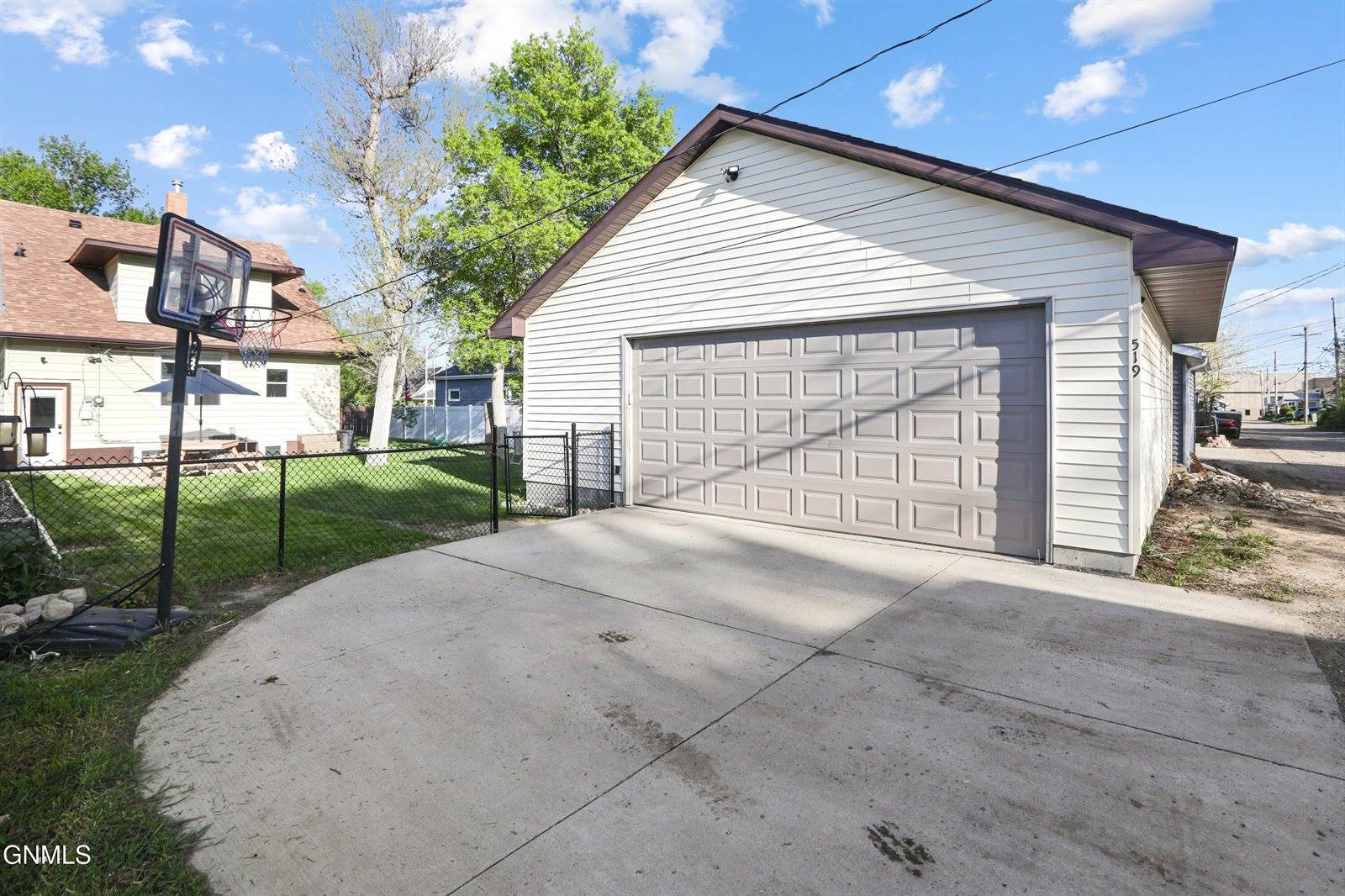 519 3rd Avenue East, Williston, ND 58801