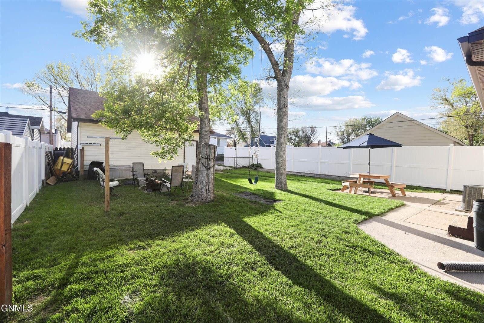 519 3rd Avenue East, Williston, ND 58801