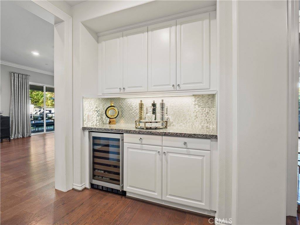 22385 Midtown Court, Saugus, CA 91350