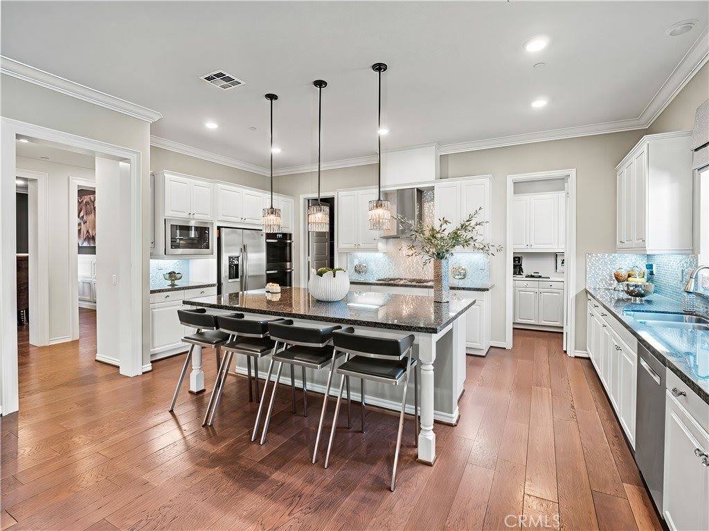 22385 Midtown Court, Saugus, CA 91350