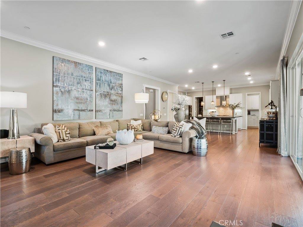 22385 Midtown Court, Saugus, CA 91350