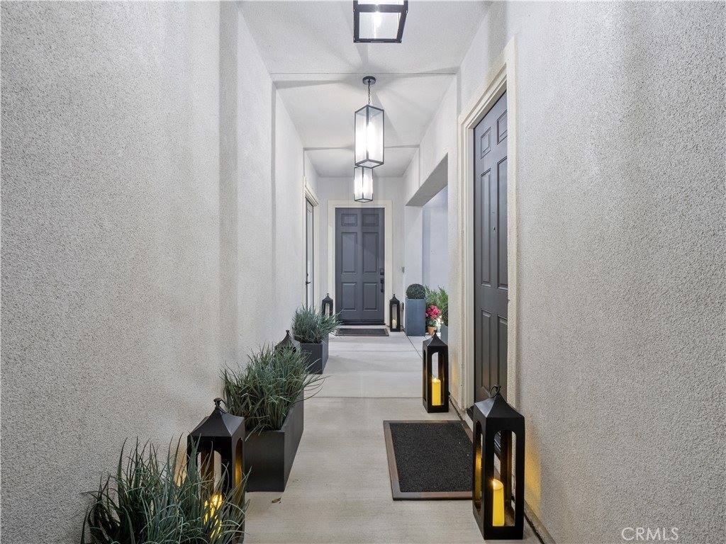 22385 Midtown Court, Saugus, CA 91350