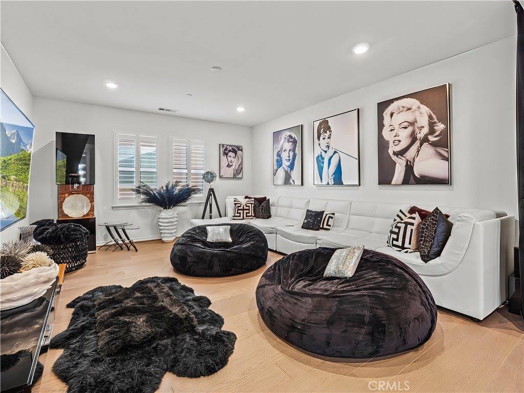 22385 Midtown Court, Saugus, CA 91350