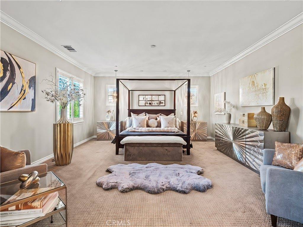 22385 Midtown Court, Saugus, CA 91350