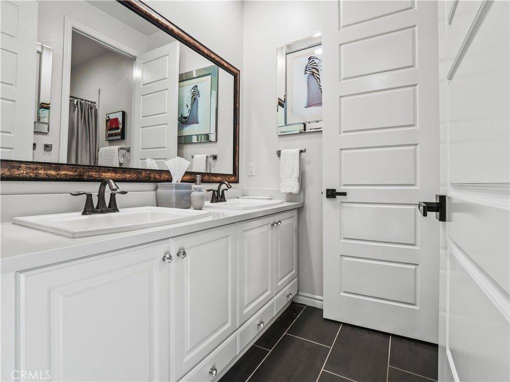 22385 Midtown Court, Saugus, CA 91350