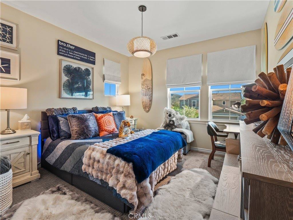 22385 Midtown Court, Saugus, CA 91350