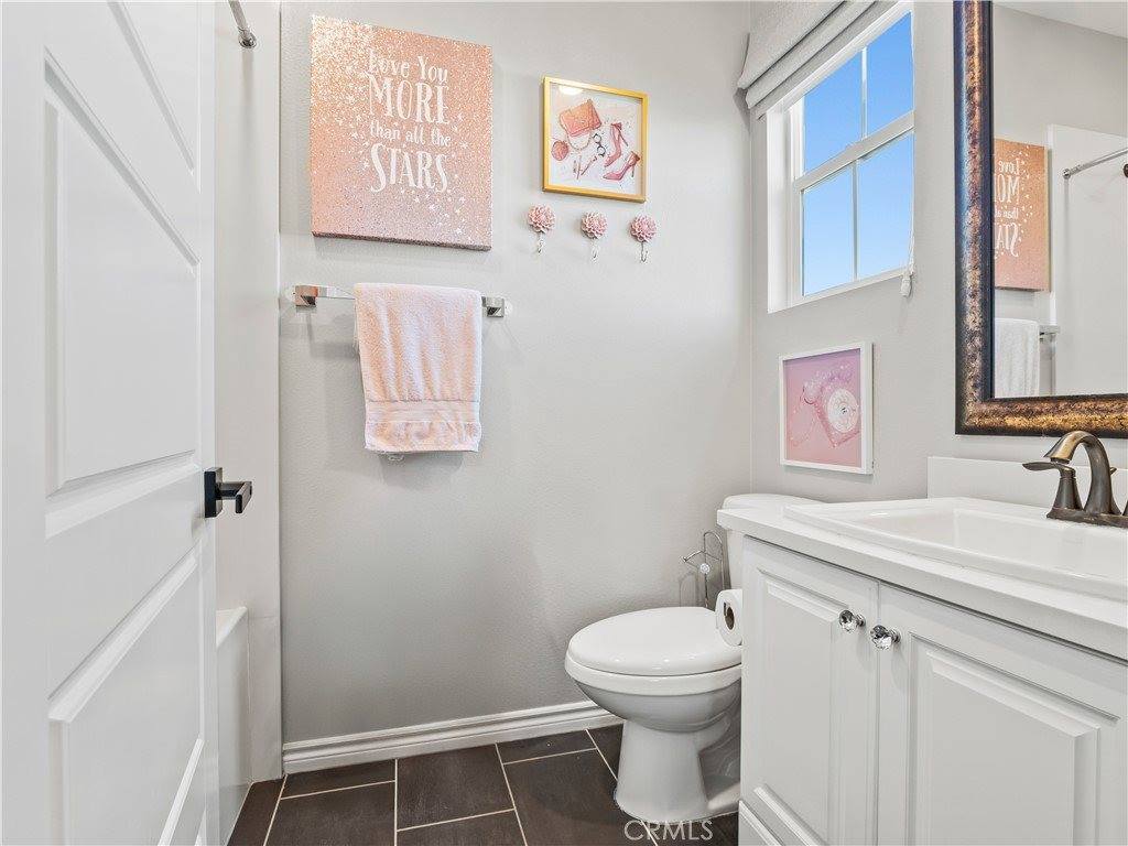 22385 Midtown Court, Saugus, CA 91350