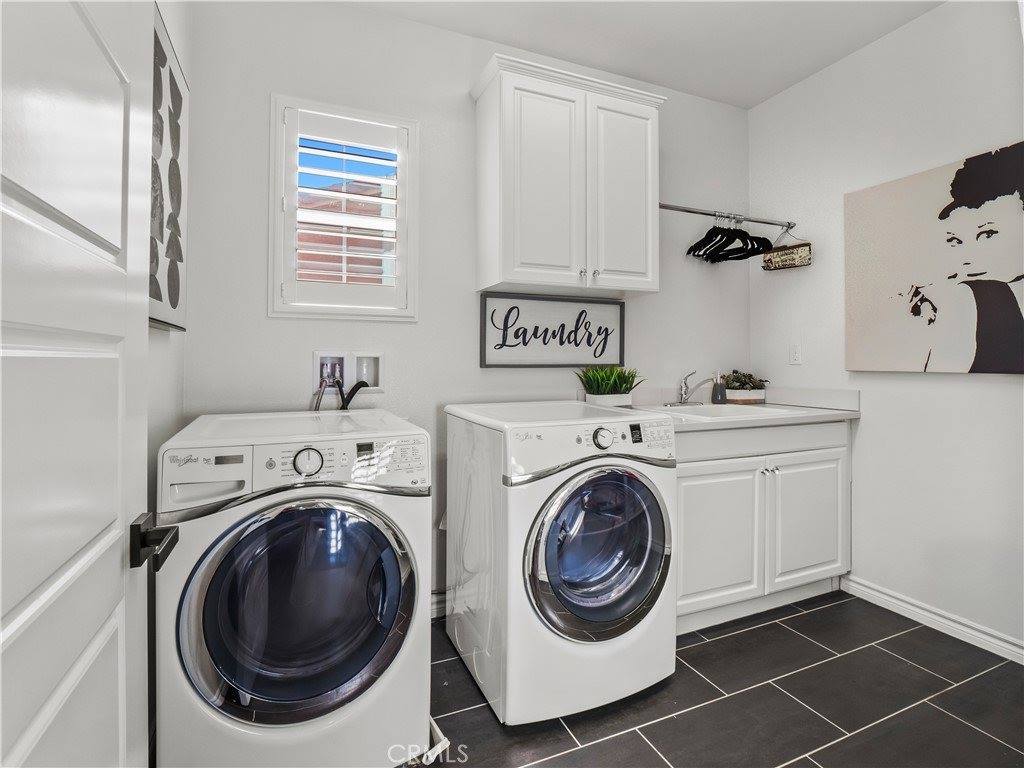 22385 Midtown Court, Saugus, CA 91350