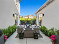 22385 Midtown Court, Saugus, CA 91350