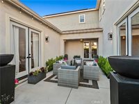 22385 Midtown Court, Saugus, CA 91350