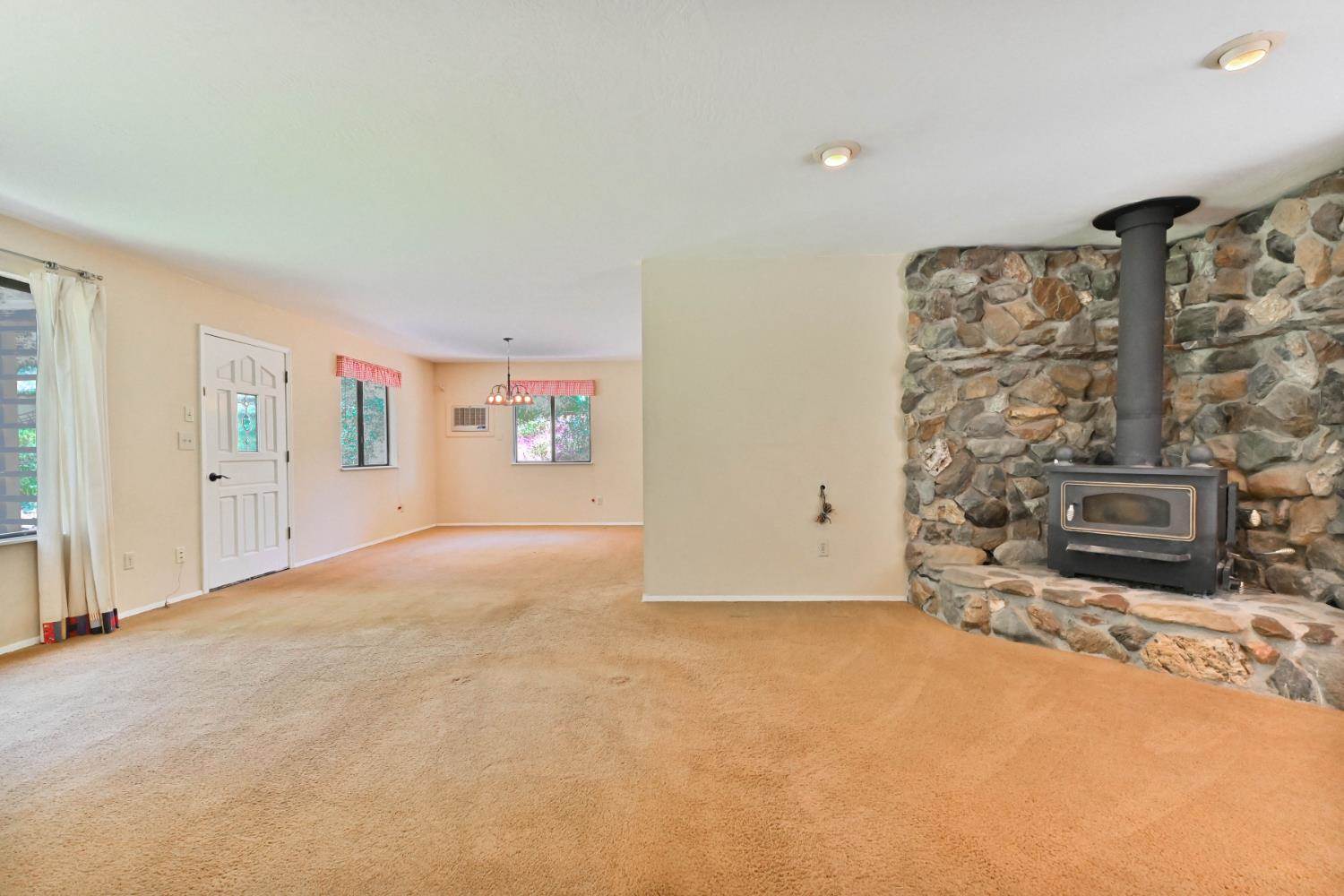 1950 Appaloosa Way, Angels Camp, CA 95222