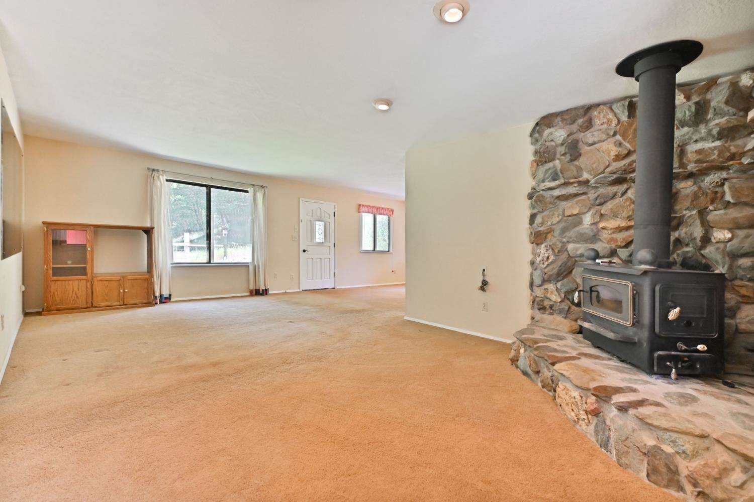 1950 Appaloosa Way, Angels Camp, CA 95222