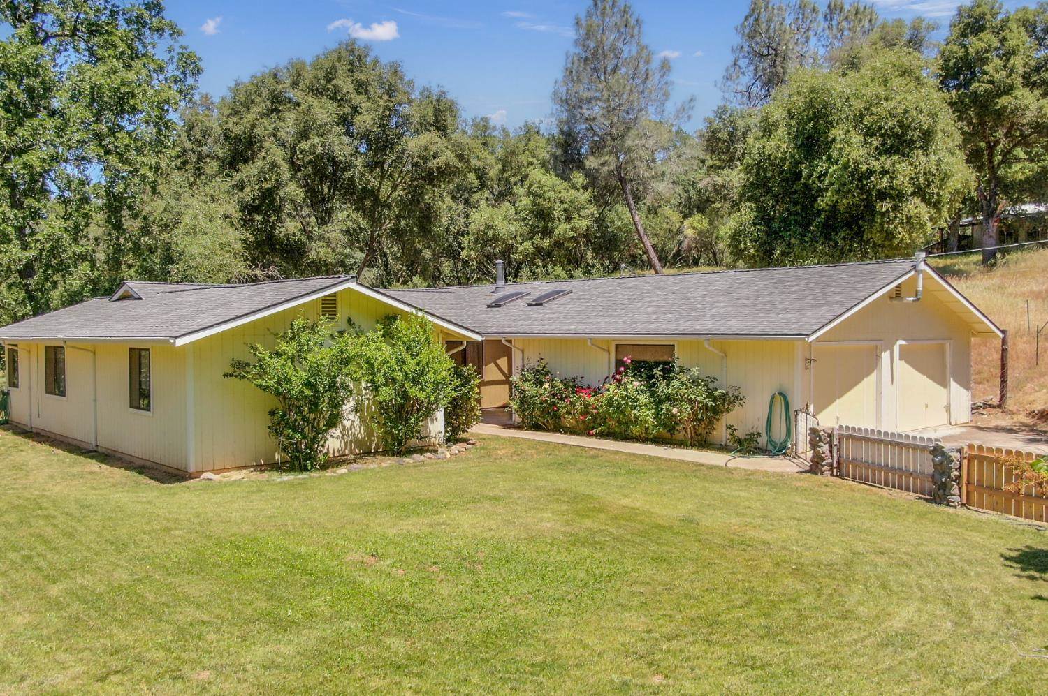 1950 Appaloosa Way, Angels Camp, CA 95222