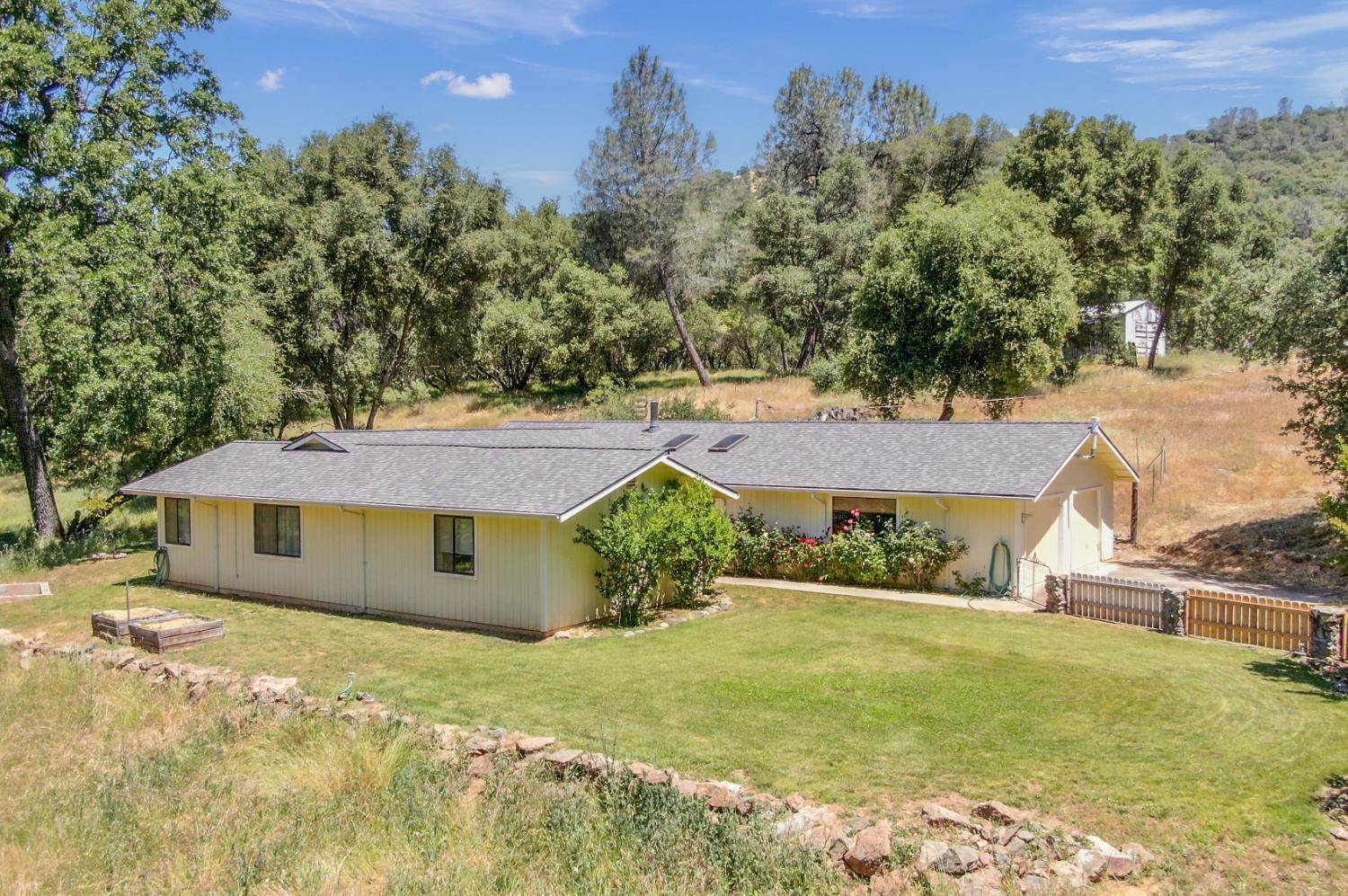 1950 Appaloosa Way, Angels Camp, CA 95222