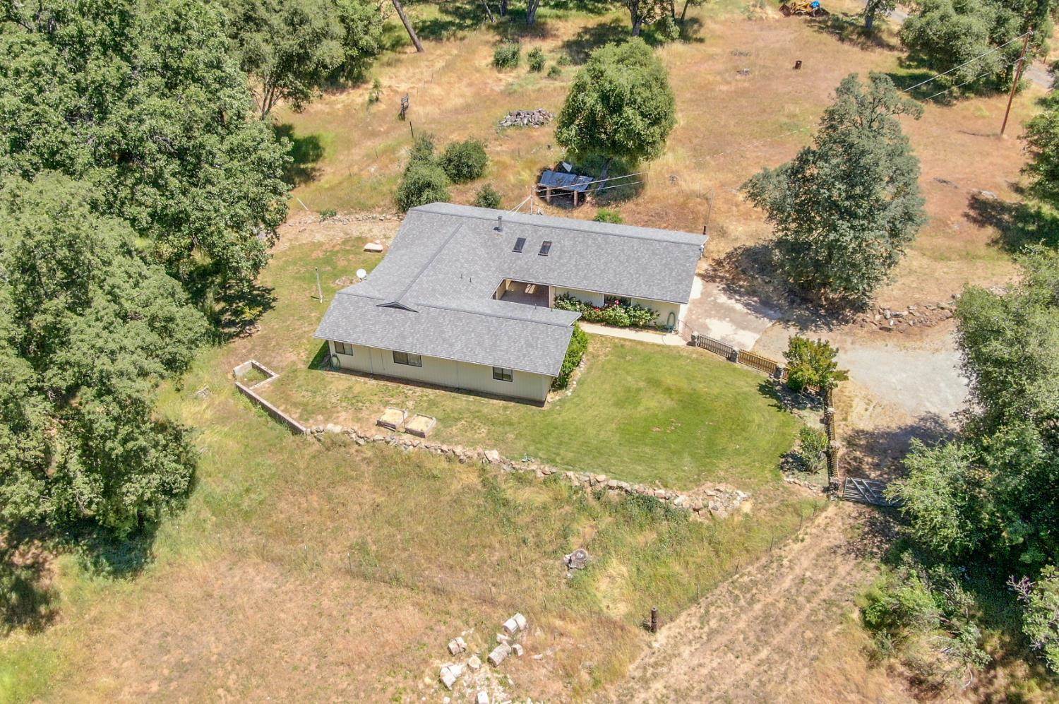 1950 Appaloosa Way, Angels Camp, CA 95222