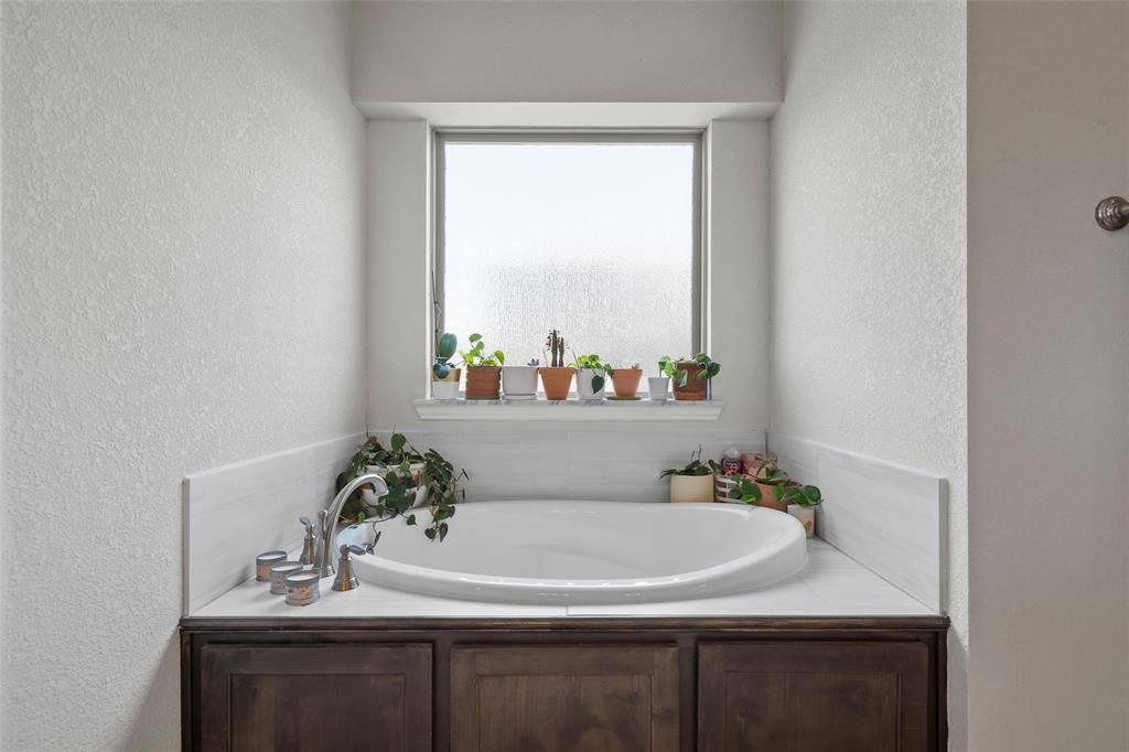 205 Big Creek Loop, Hewitt, TX 76643