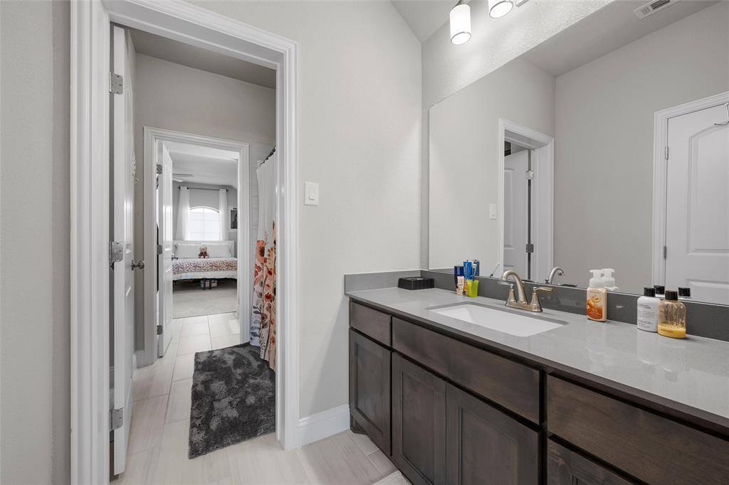 205 Big Creek Loop, Hewitt, TX 76643