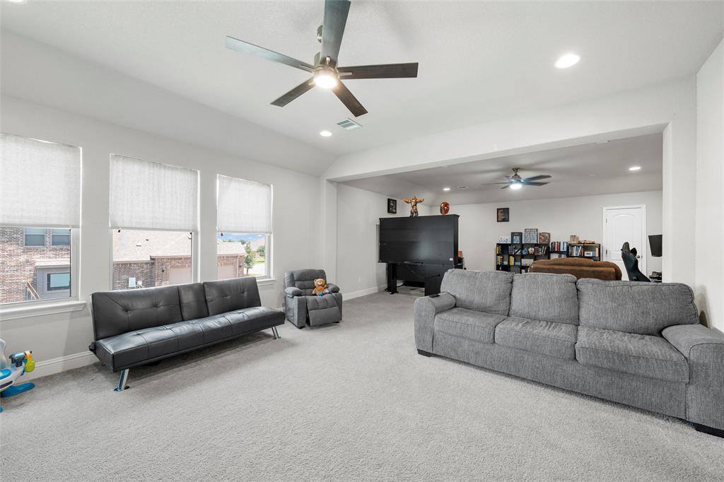 205 Big Creek Loop, Hewitt, TX 76643