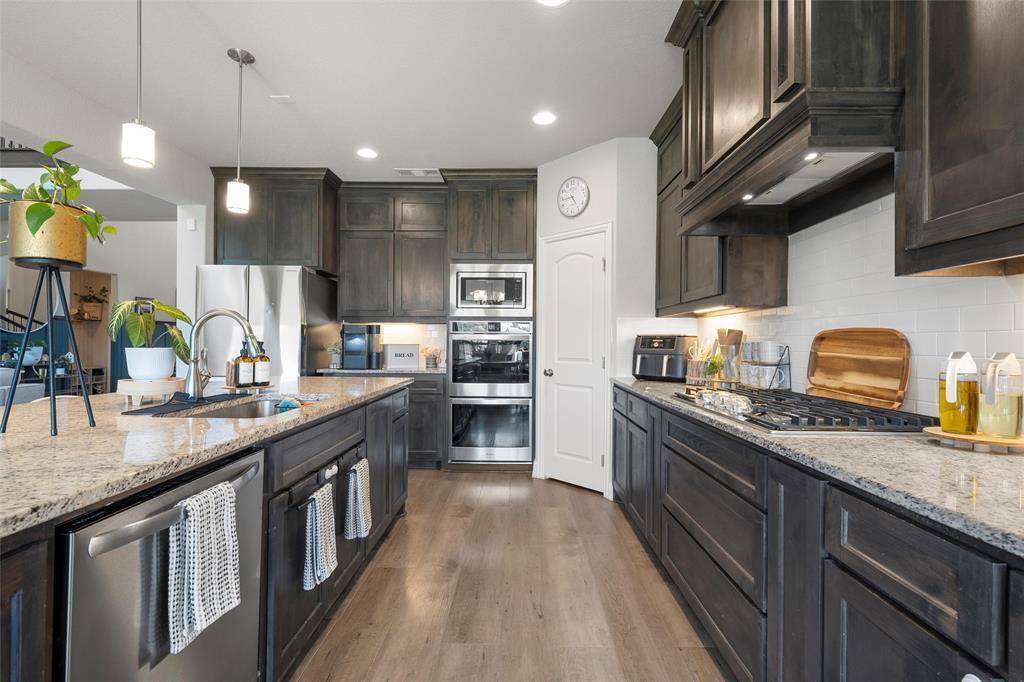 205 Big Creek Loop, Hewitt, TX 76643