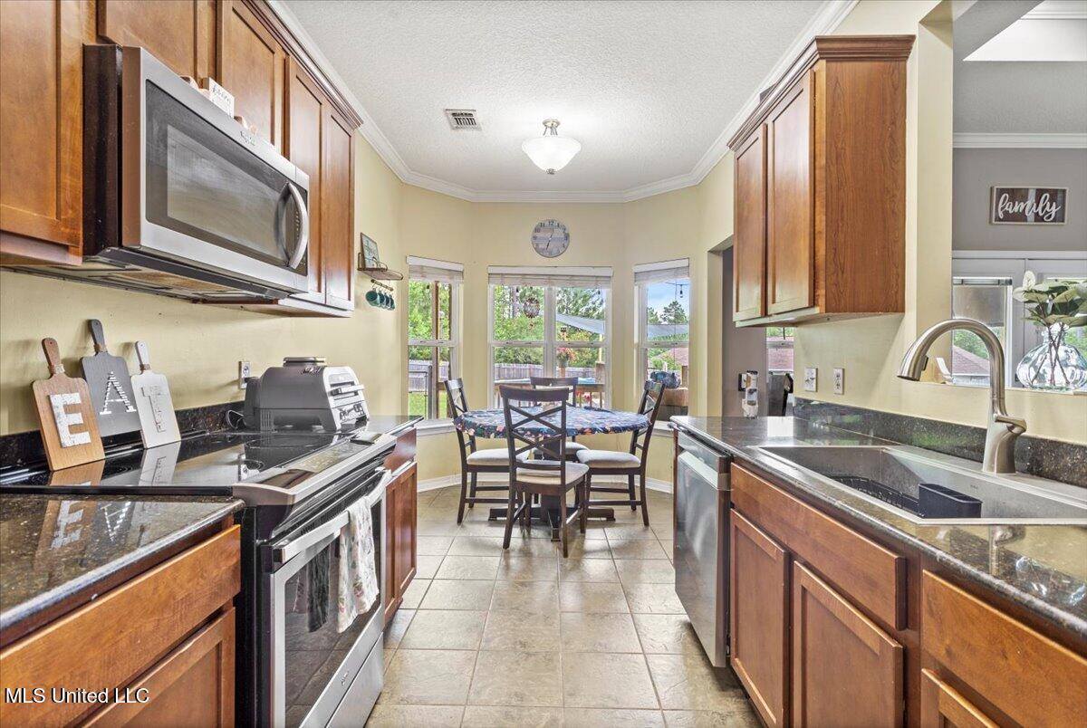 21915 Huntington Forest Drive, Saucier, MS 39574