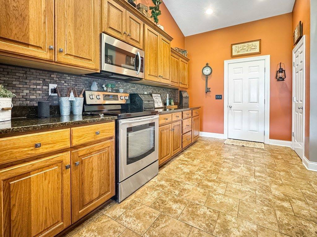 1093 Co Rd 1600, Ashland, OH 44805