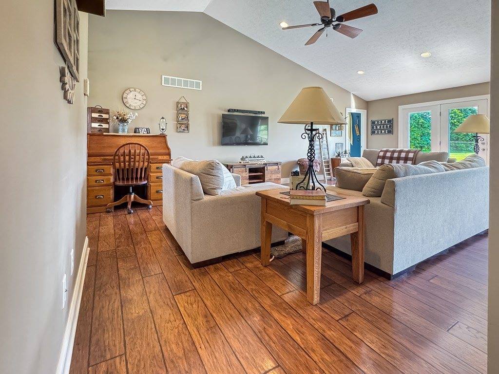 1093 Co Rd 1600, Ashland, OH 44805