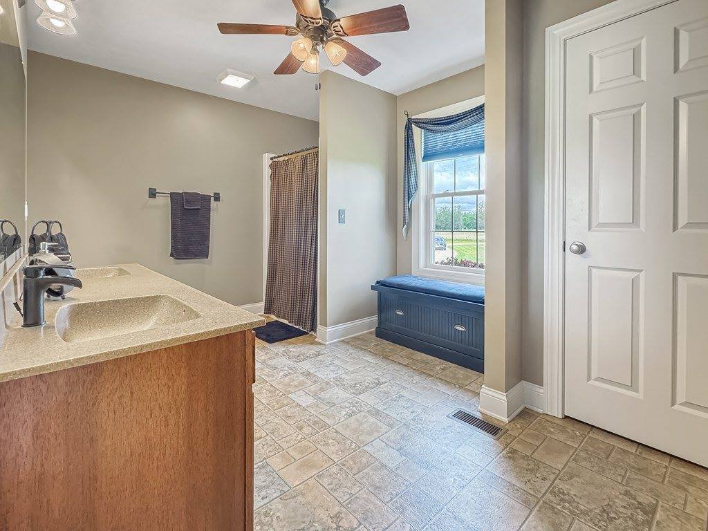 1093 Co Rd 1600, Ashland, OH 44805