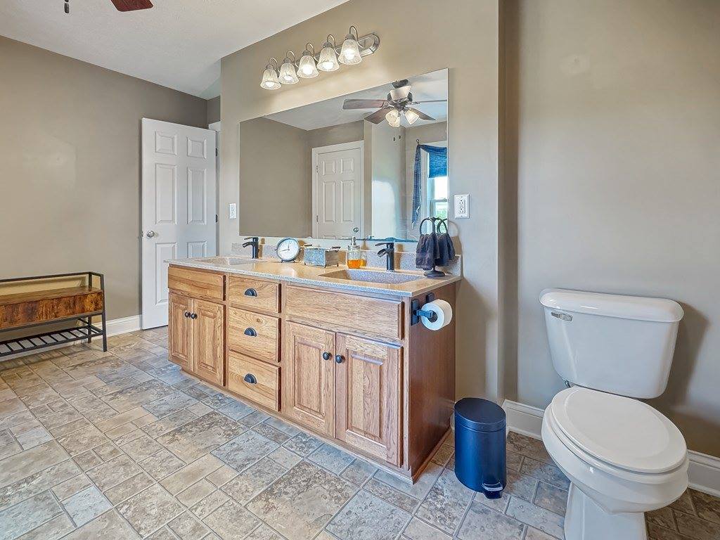 1093 Co Rd 1600, Ashland, OH 44805