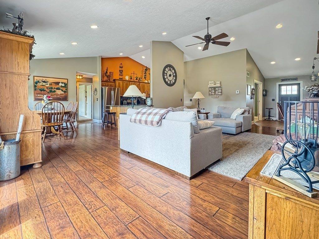 1093 Co Rd 1600, Ashland, OH 44805