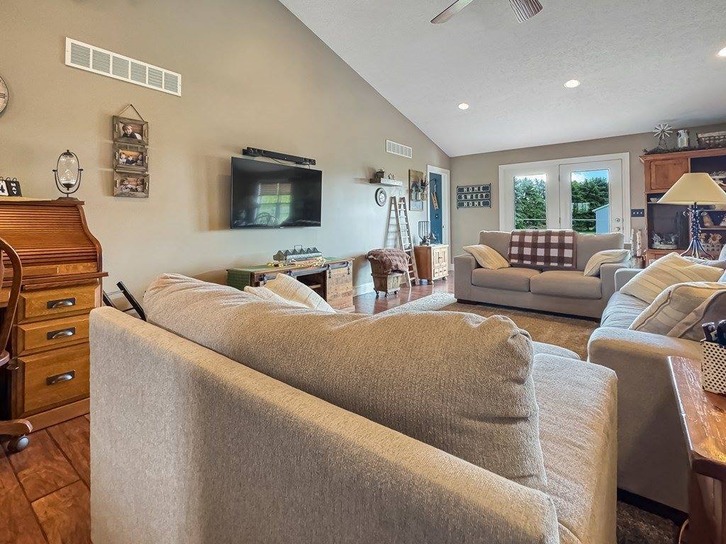 1093 Co Rd 1600, Ashland, OH 44805