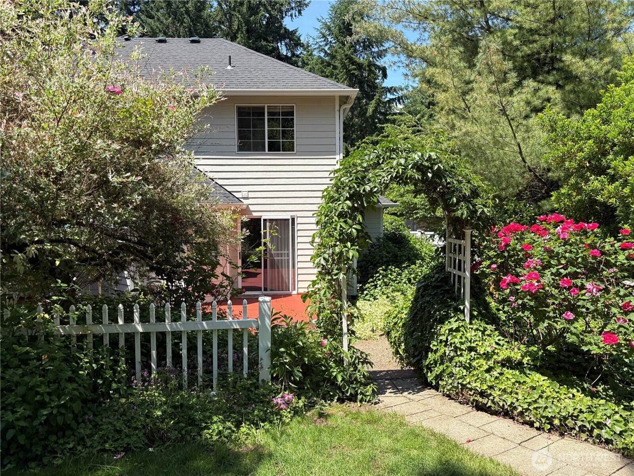 9515 Amanda Drive NE, Olympia, WA 98516