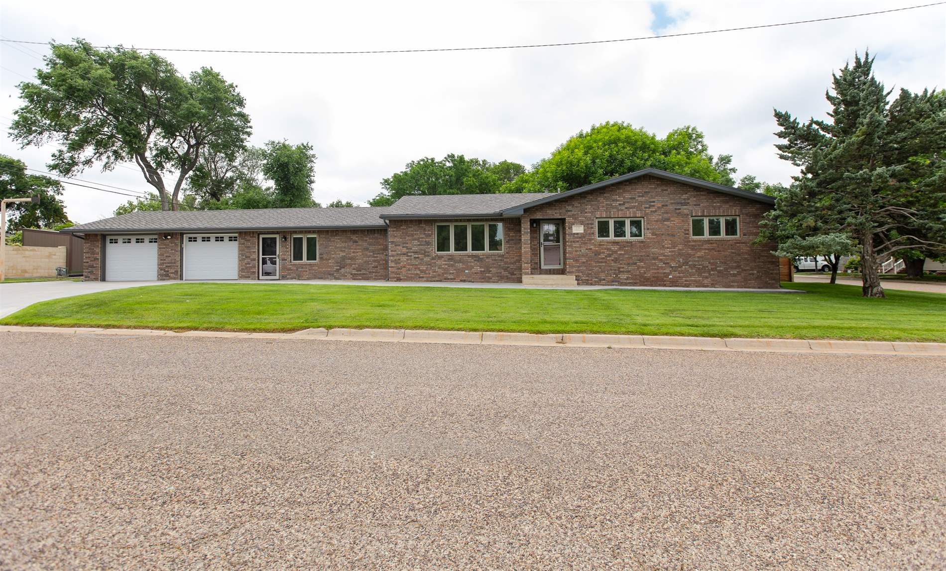 221 3RD St, Elkhart, KS 67950